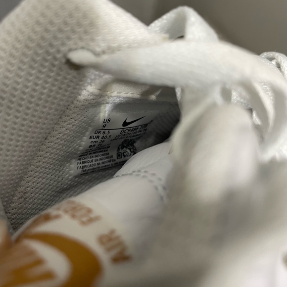 Nike Air Force 1 - Picture 9 of 11